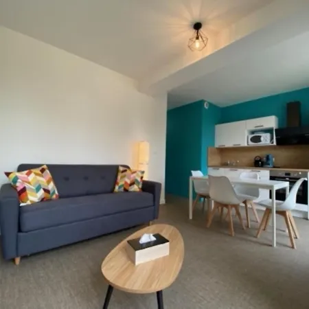 Ecole 103 Apartment *