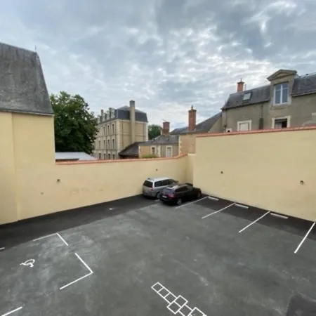 Ecole 103 Apartment *