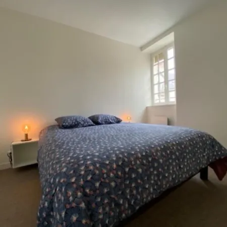 Ecole 103 Apartment *